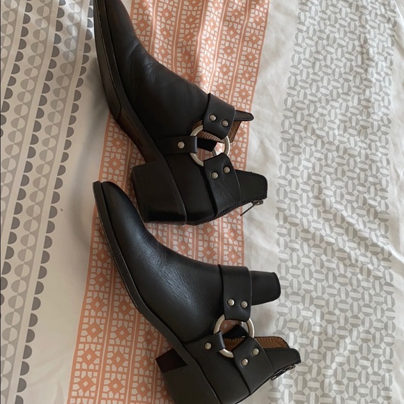 Frye ankle bootie